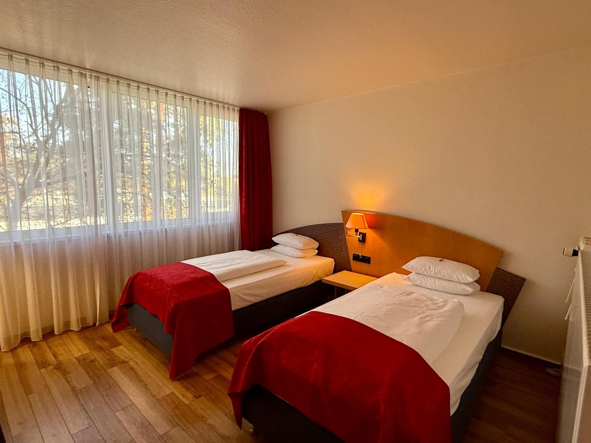Arvena Messe Hotel Nuremberga Exterior foto